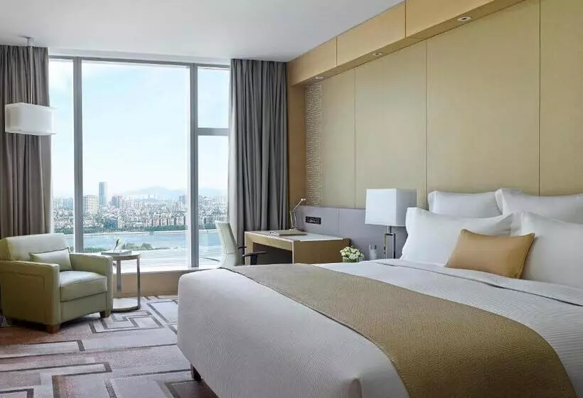 キングサイズベッドのエクゼクティブルーム, Langham Place Guangzhou   Walking Distance To Canton Fair & Overseas Buyers Registration Service