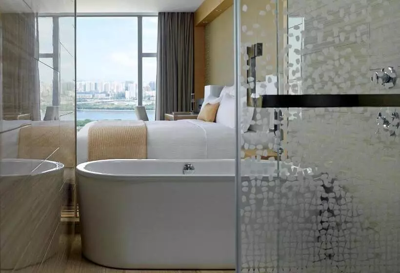 キングサイズベッドのデラックスルーム, Langham Place Guangzhou   Walking Distance To Canton Fair & Overseas Buyers Registration Service