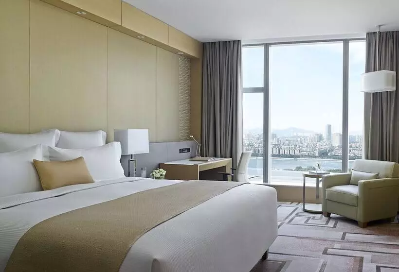 Deluxe room with river view, Langham Place Guangzhou   Walking Distance To Canton Fair & Overseas Buyers Registration Service