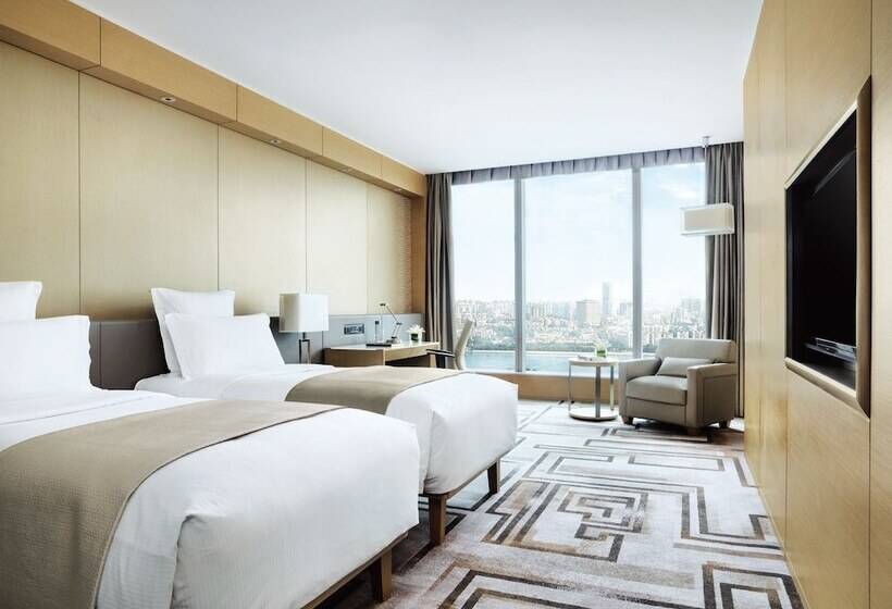 Deluxe room with river view, Langham Place Guangzhou   Walking Distance To Canton Fair & Overseas Buyers Registration Service