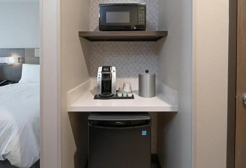 Standard-invahuone, Holiday Inn Express & Suites Valencia Santa Clarita, An Ihg