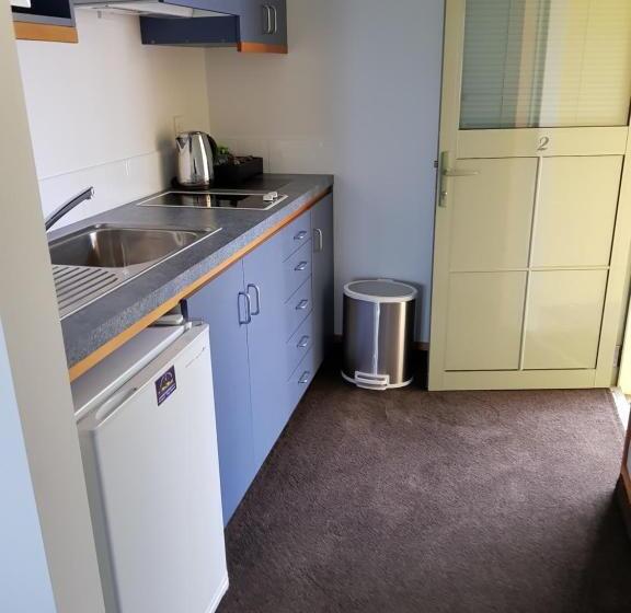 سوئیت اجرایی با چشمانداز دریا, The Anchor Inn Beachfront Motel