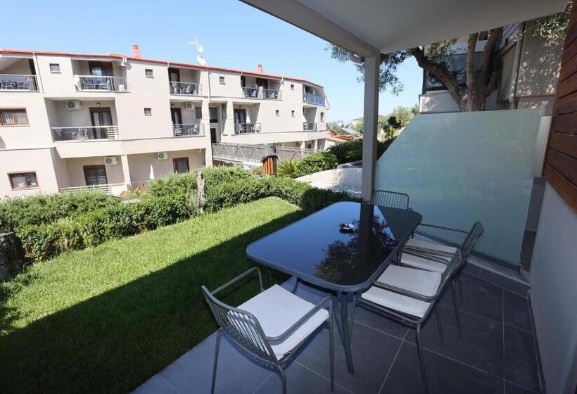 디럭스 방갈로, Anna Maria Paradise