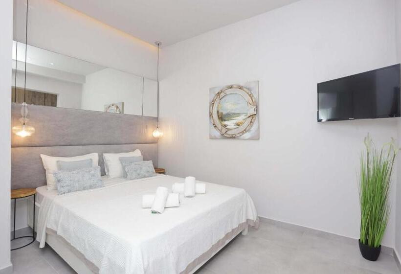 디럭스 방갈로, Anna Maria Paradise