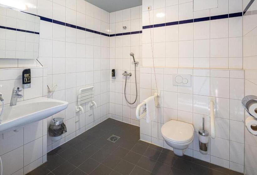 Habitació Triple Estàndard, a&o Weimar