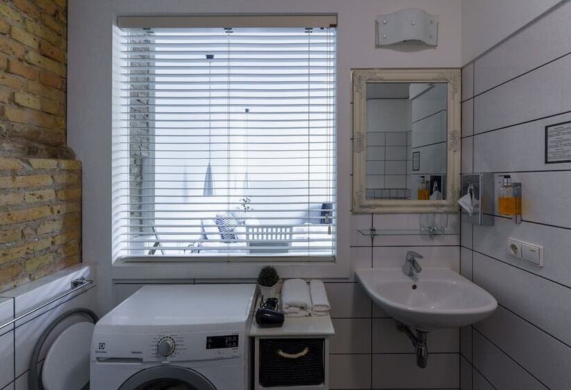 اتاق استاندارد یک نفره, Moon Garden Boutique