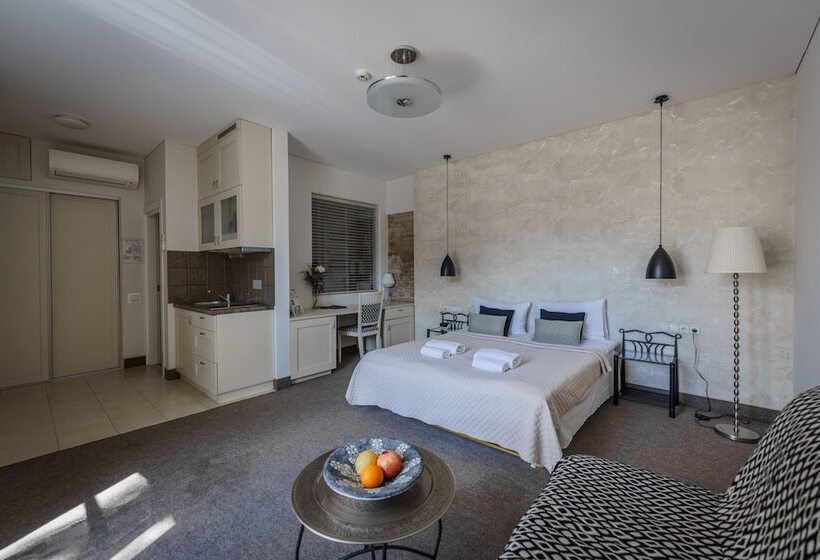 استودیوی استاندارد, Moon Garden Boutique