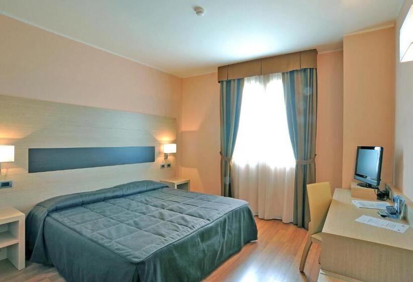 חדר סטנדרט, Arthur