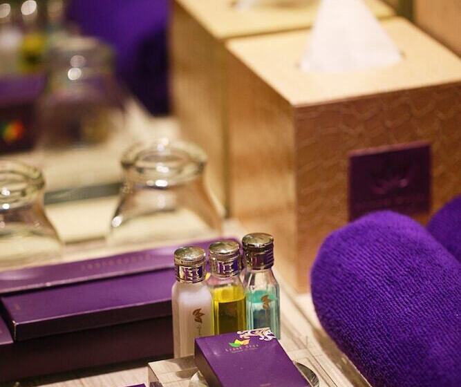 غرفة ديلوكس مطلة على حمام السباحة, Grand Mega Resort & Spa Bali