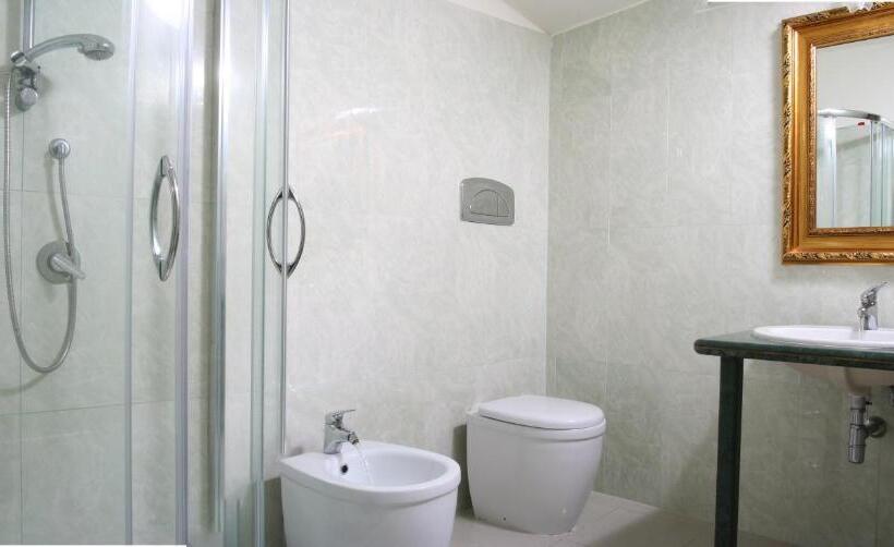 デラックスルーム, Hieracon