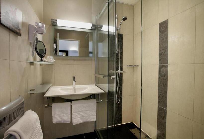 غرفة قياسية ثلاثية, Logis Hôtel Corintel Bordeaux Est