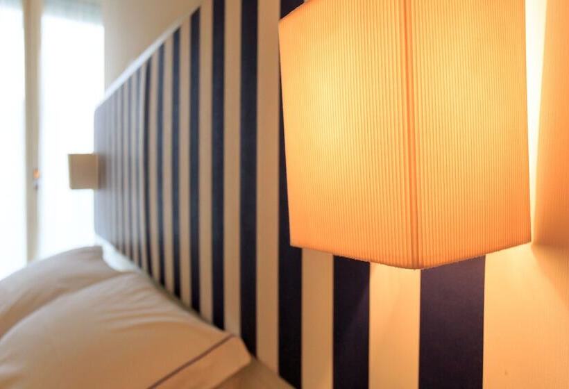 غرفة سوبيريور, Mini