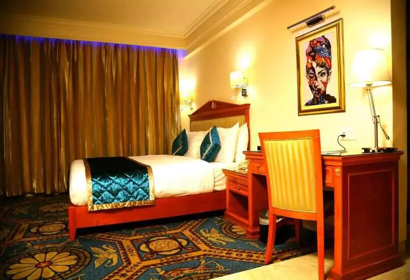 Deluxe Family Room