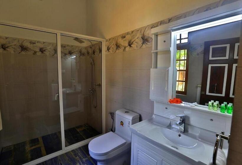 Номер Deluxe Кровать Кинг, Sandali Walauwa