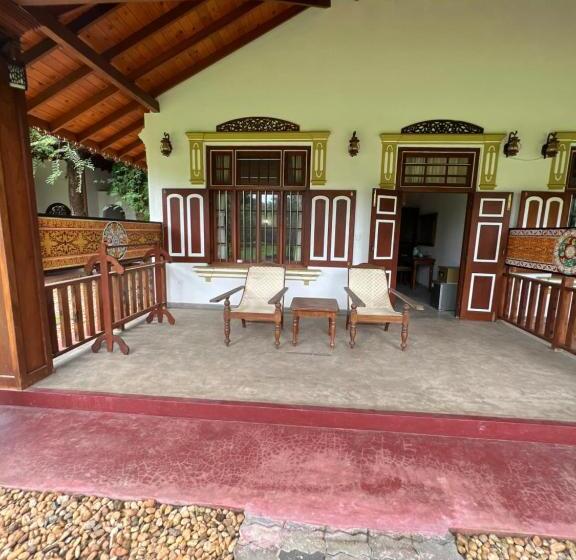 Номер Deluxe Кровать Кинг, Sandali Walauwa