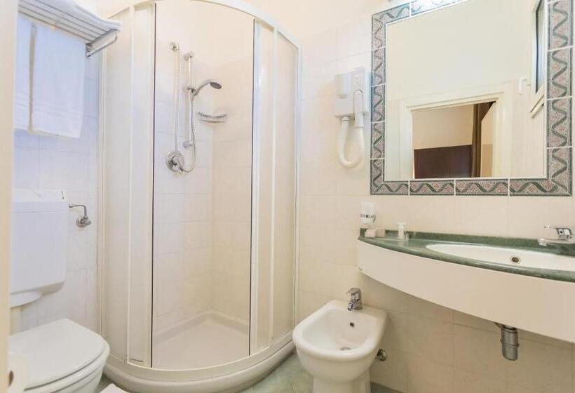 اتاق استاندارد سه نفره, Tiffany & Resort