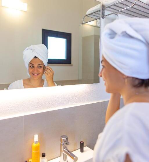 سوییت جونیور, Tiffany & Resort