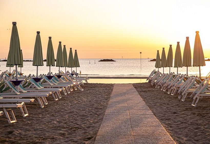 اتاق استاندارد سه نفره, Tiffany & Resort