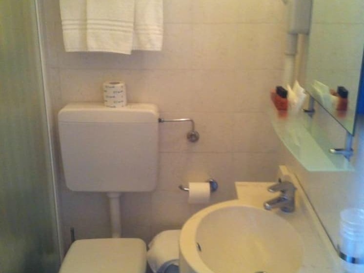 اتاق استاندارد سه نفره, Tiffany & Resort