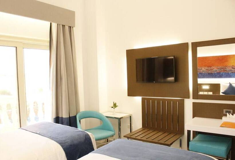 اتاق سوپریور با چشمانداز استخر, Marina Aqua Park