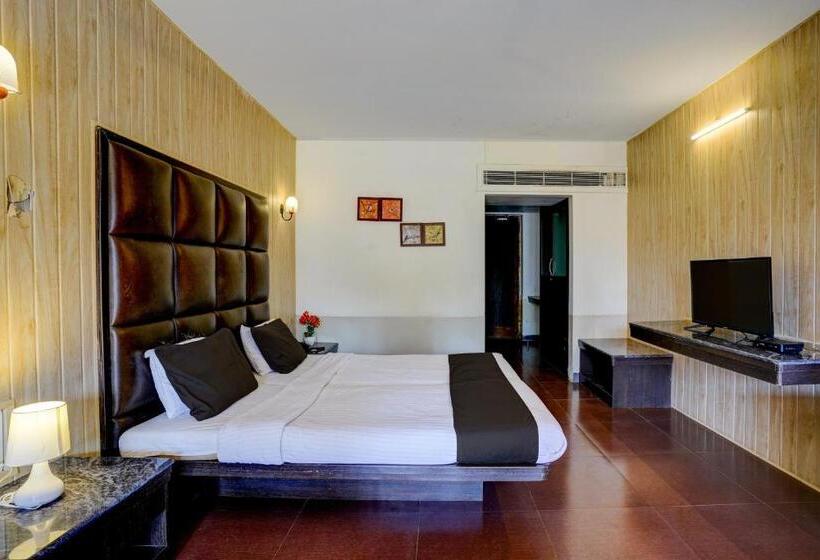 חדר סטנדרטי לשלושה עם נוף, Collection O Martins Inn