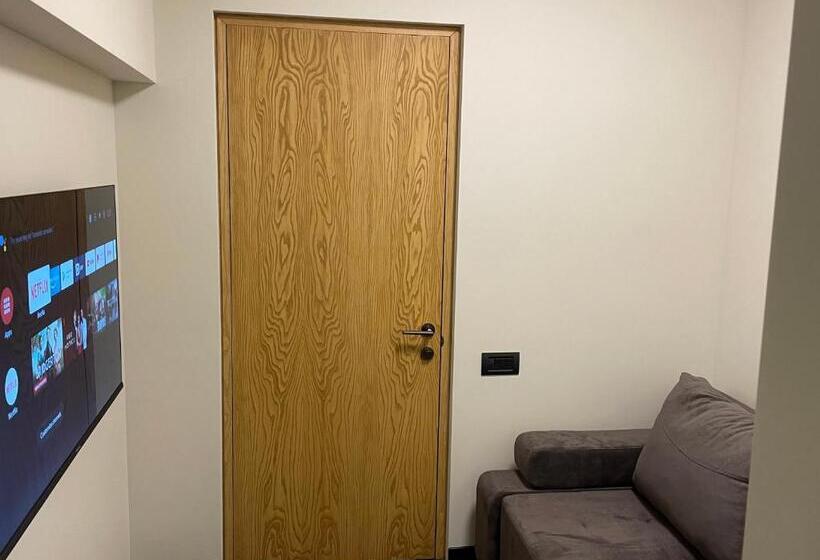 디럭스 스튜디오, Mist Boutique