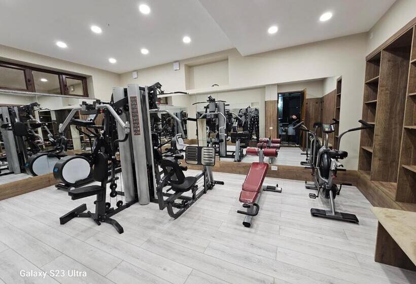 اتاق لوکس سه تخته, Sharq