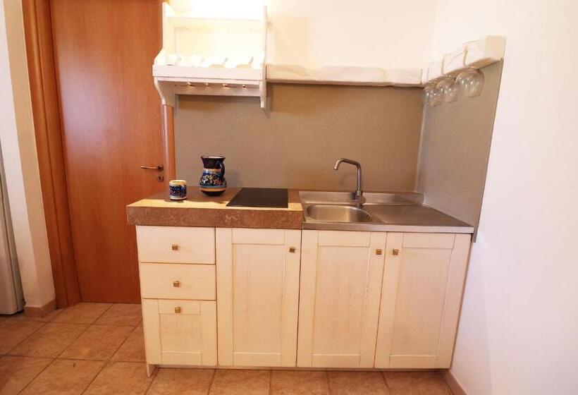 דירת חדר נוף לגינה, Torre Santo Stefano