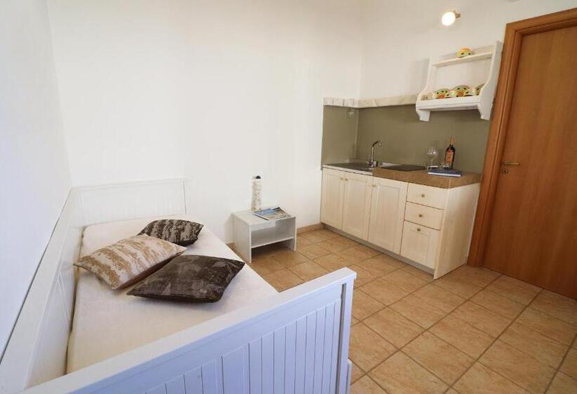 בקתה סטנדרטית, Torre Santo Stefano