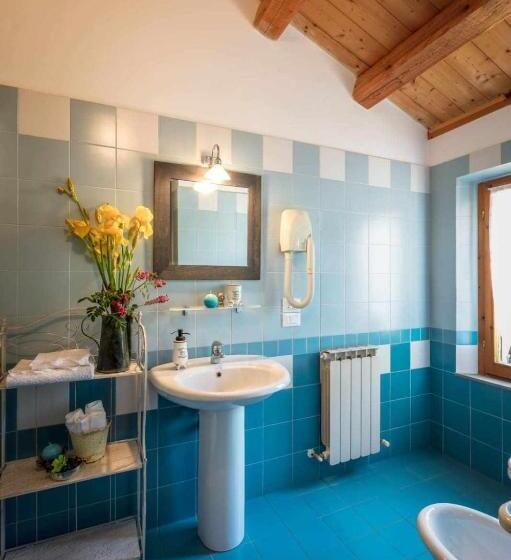 غرفة قياسية مطلّة علي حمام السباحة, La Meriggia Senigallia Agriturismo