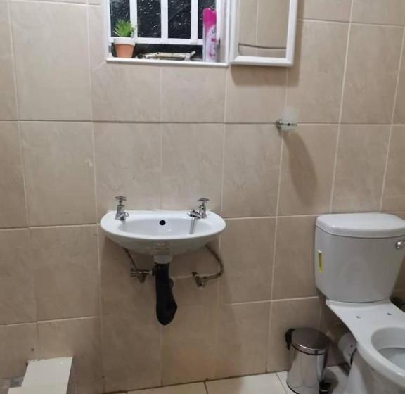 اتاق اکونومی یک تخته, Fabulous Rest Inn