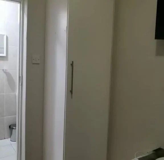 اتاق اکونومی یک تخته, Fabulous Rest Inn