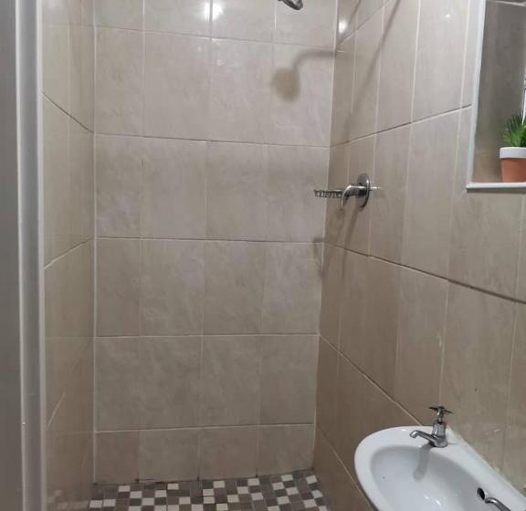 اتاق اکونومی یک تخته, Fabulous Rest Inn