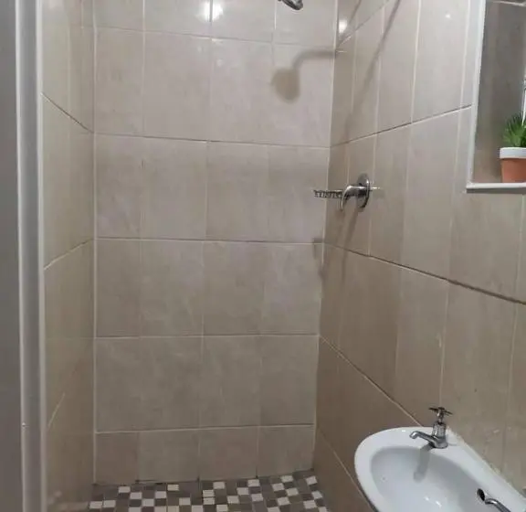 اتاق اکونومی یک تخته, Fabulous Rest Inn