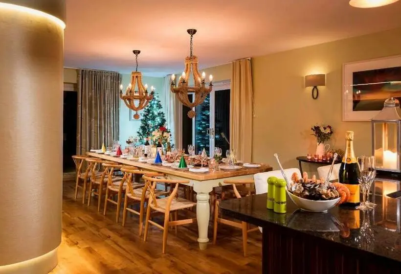 １ベッドルームハウス, Herons House Sleeps 12, Heated Pool, Hot Tub, Sauna, Games Room 5 Star!