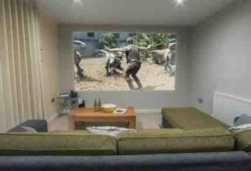 Дом 1 Спальня, Herons House Sleeps 12, Heated Pool, Hot Tub, Sauna, Games Room 5 Star!