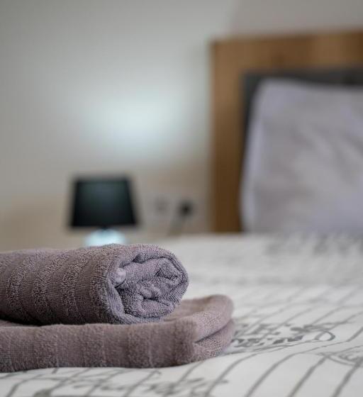 סטודיו עם נוף להרים, Wow Studios For Rent   Bul Montevideo 25a   B