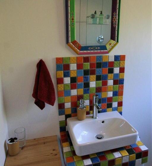 デラックスルーム, Colourful Bnb