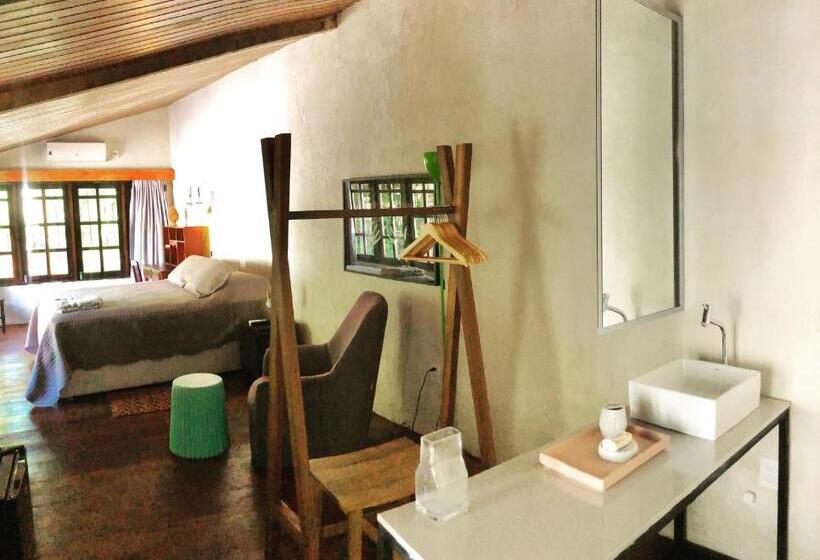 סוויטה נוף לגינה, Guest House & Art Gallery