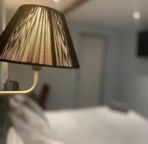 豪华房间, Comus Inn