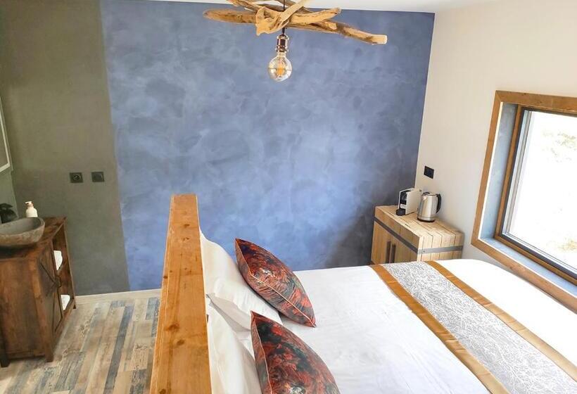 プールビュースタンダードルーム, Villa Occitana