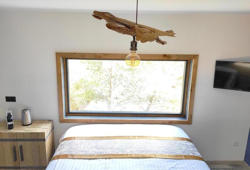 プールビュースタンダードルーム, Villa Occitana