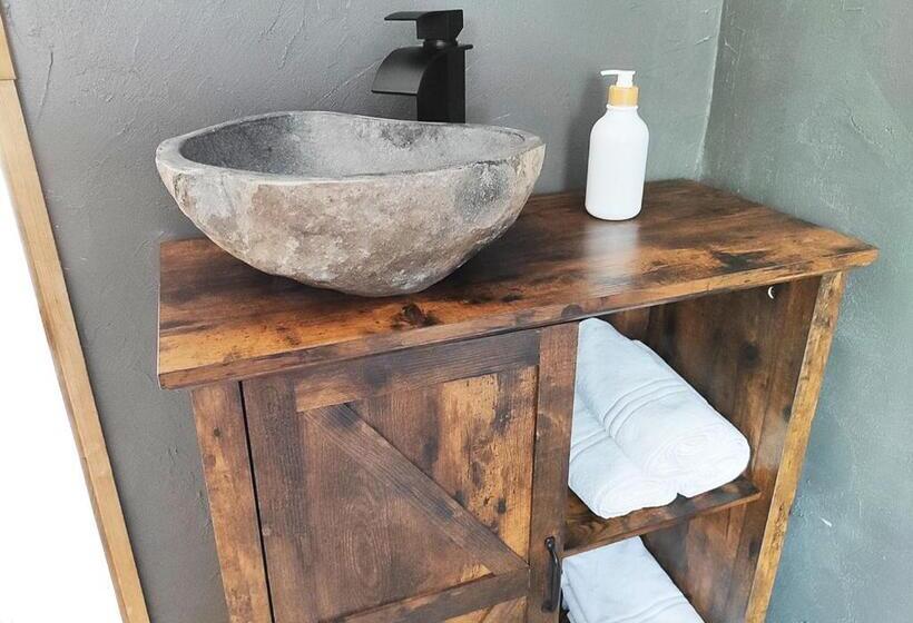 プールビュースタンダードルーム, Villa Occitana