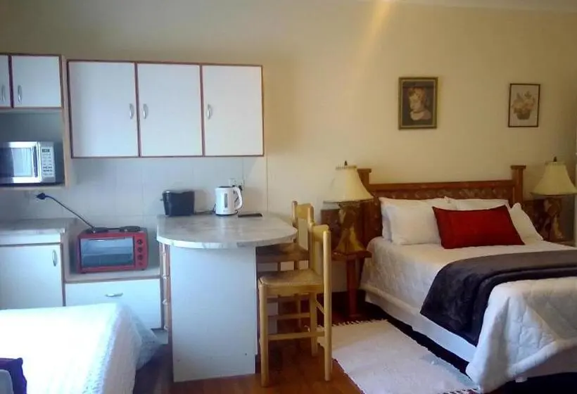 ファミリールーム, Access Guest House