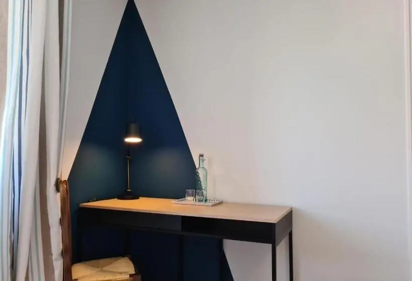 デラックスルーム, Bleu Outremer