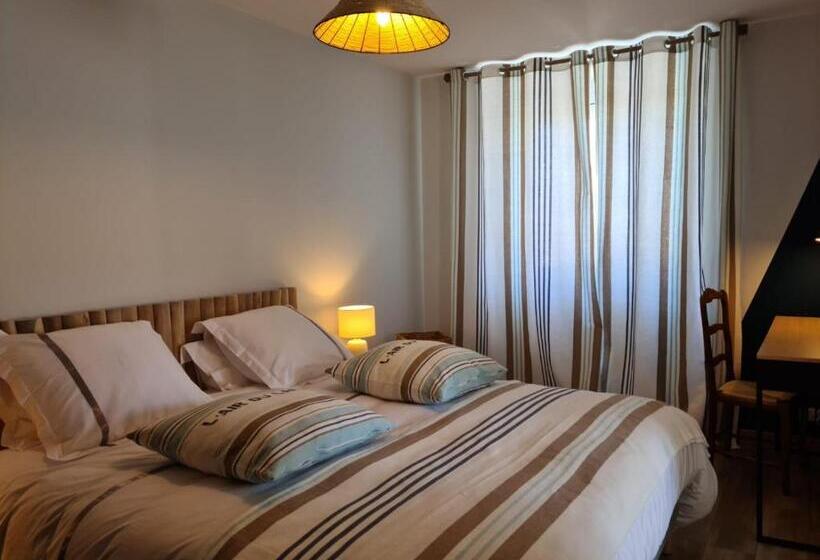 غرفة ديلوكس, Bleu Outremer