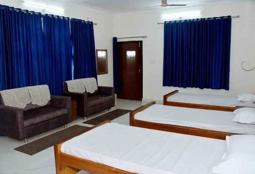 Standard Kolmen Hengen Huone Puutarhanäkymä, Krishnam Guest House