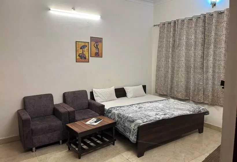Deluxe-huone, Krishnam Guest House