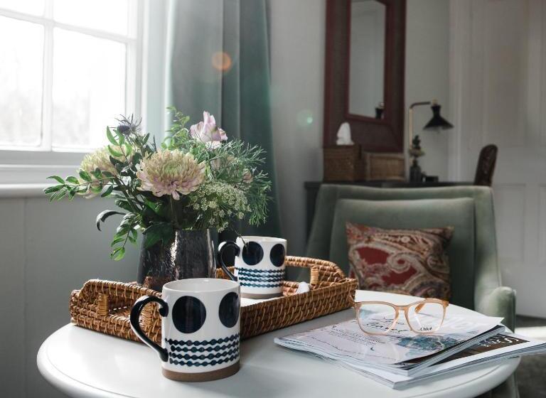 اتاق استاندارد با تخت بزرگ, The Naight House