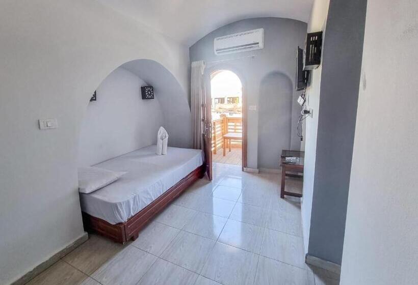 اتاق لوکس سه تخته, Coral Reefs Hotel Dahab